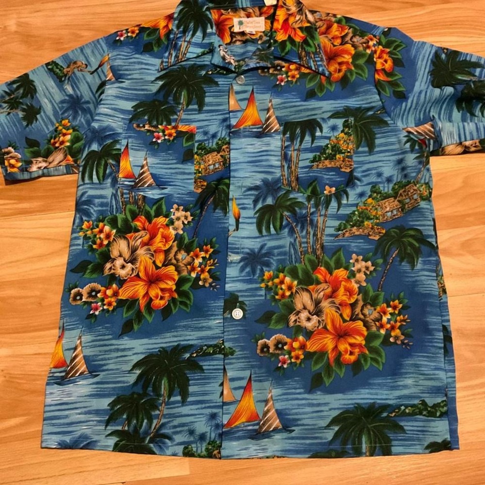 Hawaiian‎ button down shirt